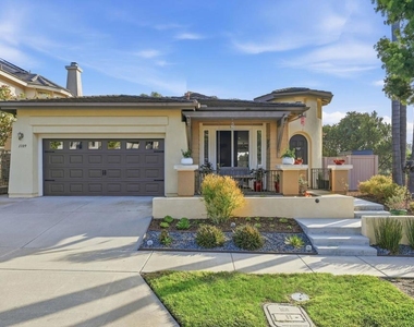 1109 Hampton Ct. - Photo Thumbnail 2