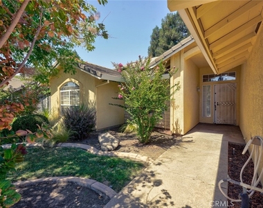 1217 Cathedral Creek Court - Photo Thumbnail 4