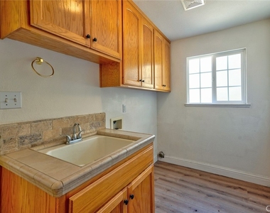1217 Cathedral Creek Court - Photo Thumbnail 33