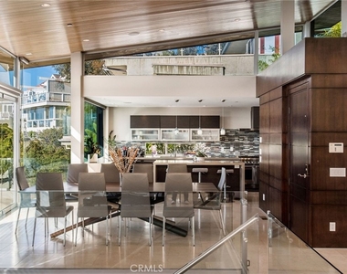 2209 Crestview Place - Photo Thumbnail 8