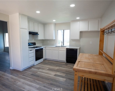 2055 Earl Glen - Photo Thumbnail 13