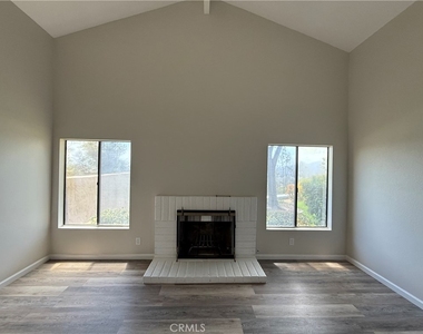 2055 Earl Glen - Photo Thumbnail 11