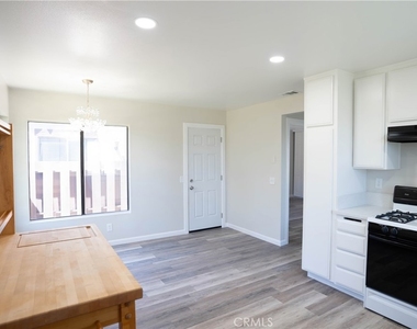2055 Earl Glen - Photo Thumbnail 15