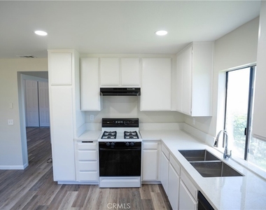 2055 Earl Glen - Photo Thumbnail 14
