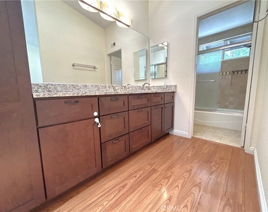 904 Sky Meadow - Photo Thumbnail 20