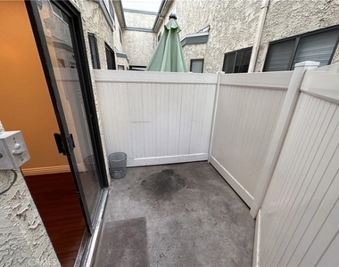 22865 Del Valle Street - Photo Thumbnail 5