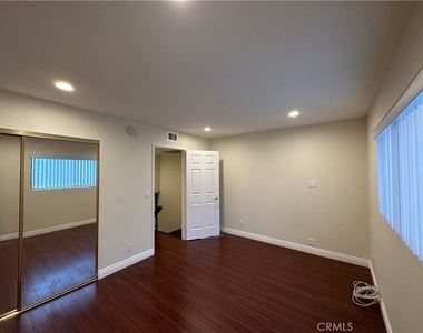 22865 Del Valle Street - Photo Thumbnail 8