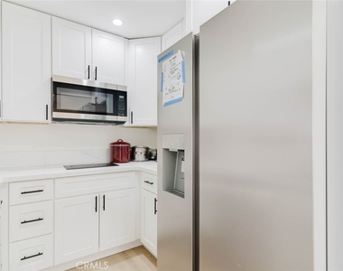 19314 Valerio Street - Photo Thumbnail 5