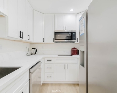 19314 Valerio Street - Photo Thumbnail 4