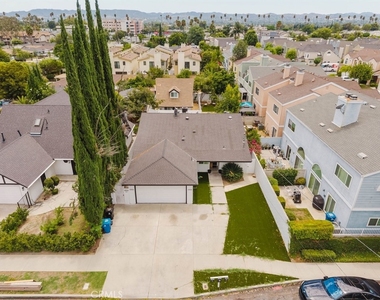19314 Valerio Street - Photo Thumbnail 12