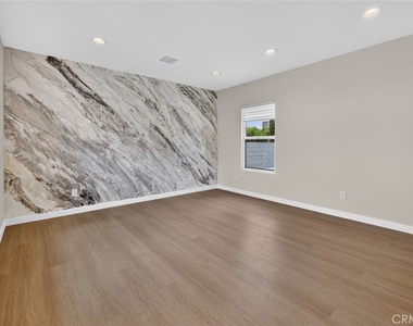 2327 N Naomi Street - Photo Thumbnail 3