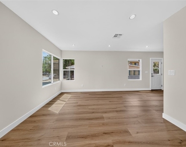 2325 N Naomi Street - Photo Thumbnail 9