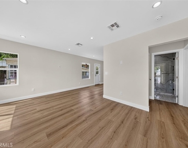 2325 N Naomi Street - Photo Thumbnail 8