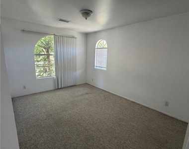 4246 La Rica Avenue - Photo Thumbnail 12