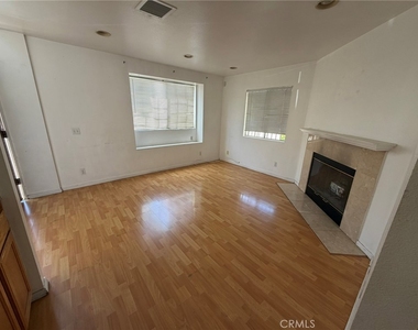 4246 La Rica Avenue - Photo Thumbnail 1