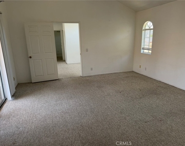 4246 La Rica Avenue - Photo Thumbnail 7