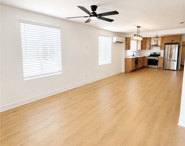 7534 Fern Ave - Photo Thumbnail 2