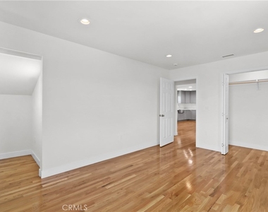 8111 Allengrove Street - Photo Thumbnail 6