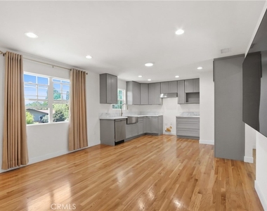 8111 Allengrove Street - Photo Thumbnail 11