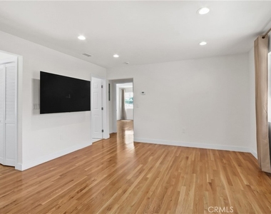8111 Allengrove Street - Photo Thumbnail 3
