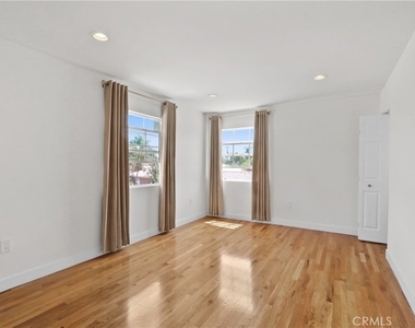 8111 Allengrove Street - Photo Thumbnail 8
