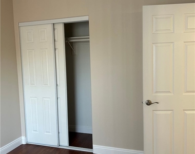 626 W 59th Place - Photo Thumbnail 1
