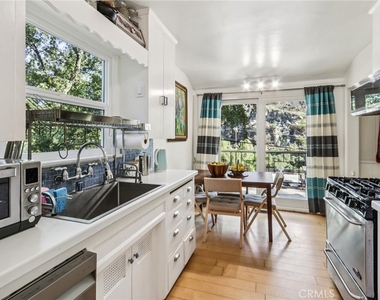 432 Fernwood Pacific - Photo Thumbnail 11