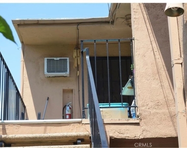 640 E 6th Street - Photo Thumbnail 3