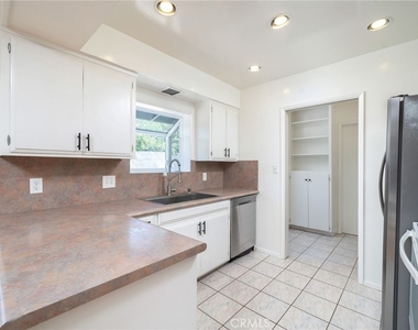 205 N Hacienda Avenue - Photo Thumbnail 12