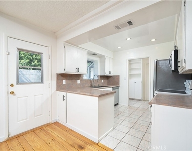 205 N Hacienda Avenue - Photo Thumbnail 11