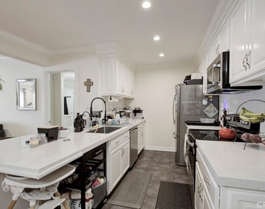 5334 Lindley - Photo Thumbnail 10