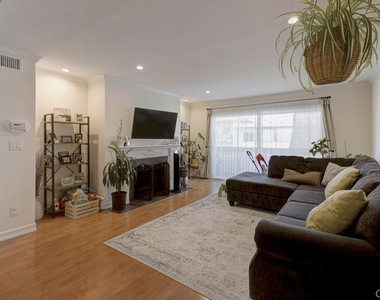 5334 Lindley - Photo Thumbnail 6