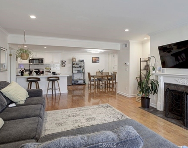 5334 Lindley - Photo Thumbnail 7