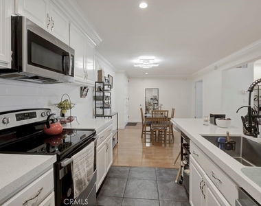 5334 Lindley - Photo Thumbnail 9