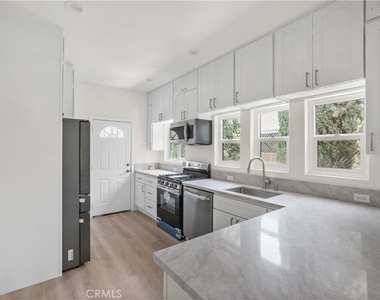 1530 N Mariposa - Photo Thumbnail 9