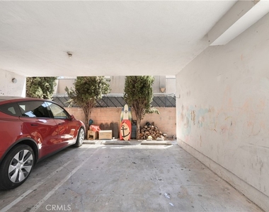1530 N Mariposa - Photo Thumbnail 18
