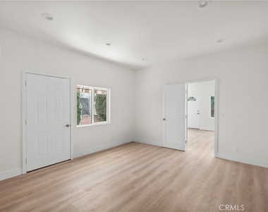 1530 N Mariposa - Photo Thumbnail 16