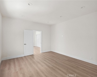1530 N Mariposa - Photo Thumbnail 15