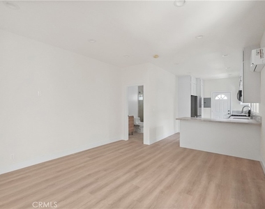 1530 N Mariposa - Photo Thumbnail 2