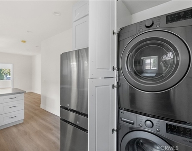 1530 N Mariposa - Photo Thumbnail 10