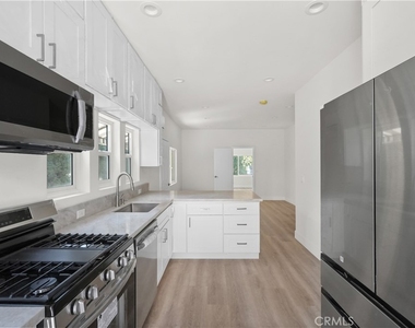 1530 N Mariposa - Photo Thumbnail 5