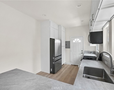 1530 N Mariposa - Photo Thumbnail 7