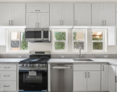 1530 N Mariposa - Photo Thumbnail 6