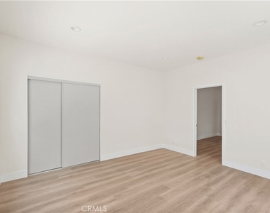1530 N Mariposa - Photo Thumbnail 17