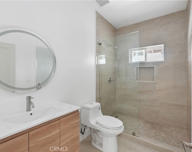 1530 N Mariposa - Photo Thumbnail 11