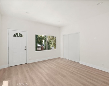 1530 N Mariposa - Photo Thumbnail 3