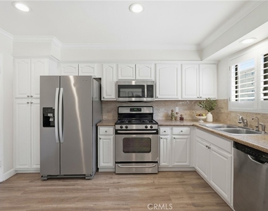 1433 S Beverly Drive - Photo Thumbnail 15