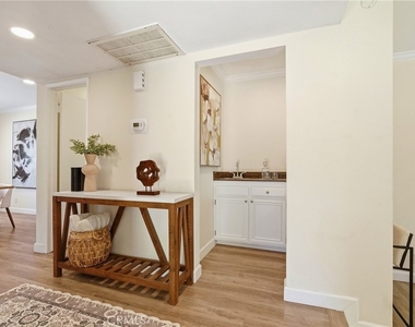 1433 S Beverly Drive - Photo Thumbnail 8