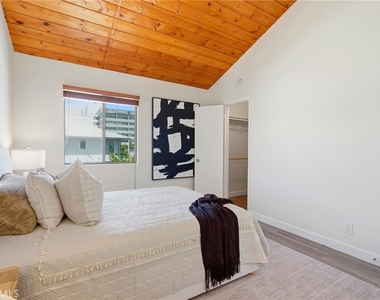 1433 S Beverly Drive - Photo Thumbnail 24