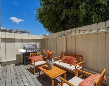 1433 S Beverly Drive - Photo Thumbnail 5